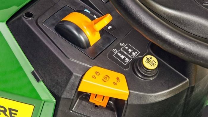 X167 Aufsitz-Rasenpflegemaschinen – Bild 4